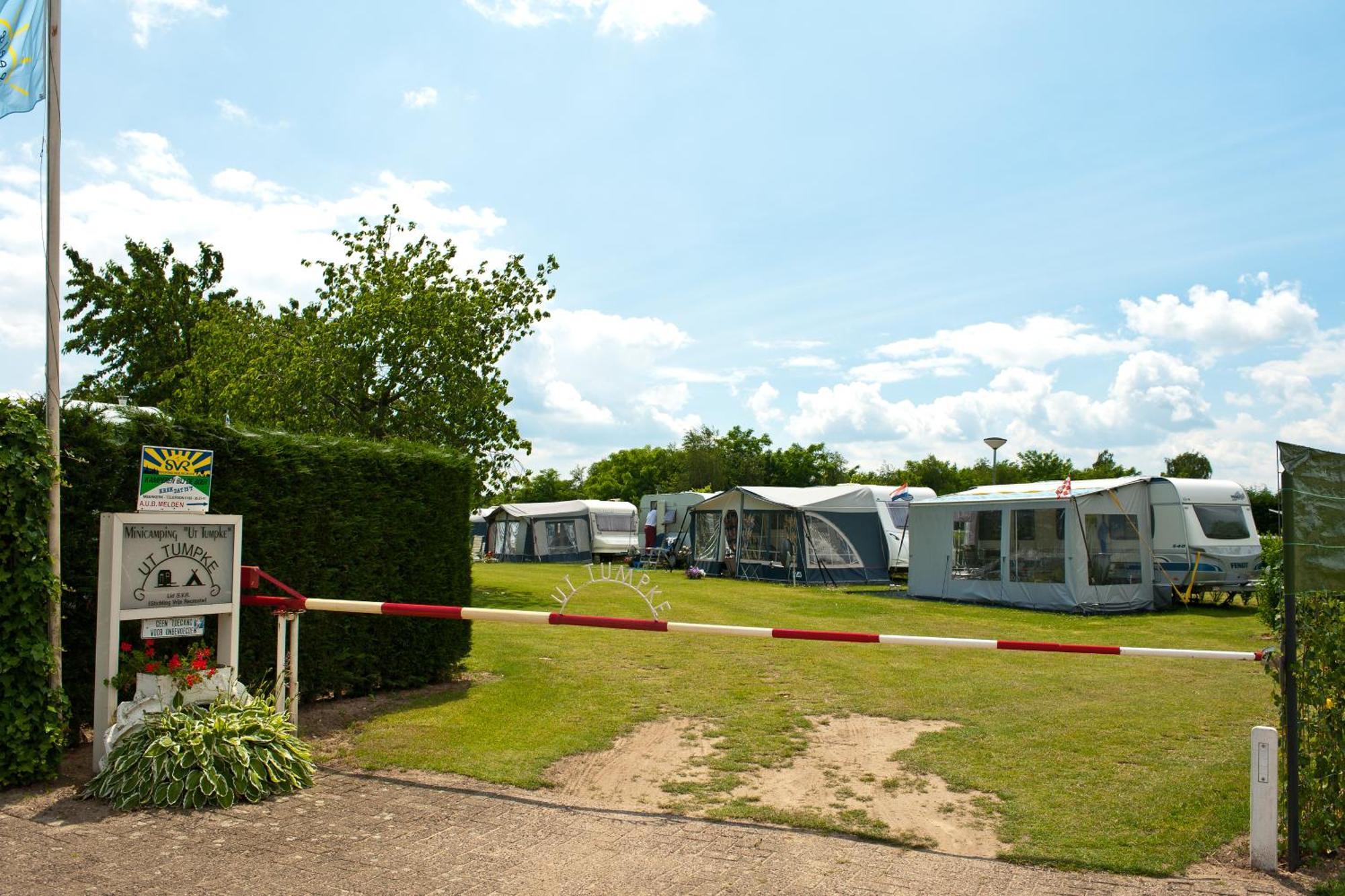 Camping En Vakantiewoning 'Ut Tumpke' Kessel  Exteriör bild